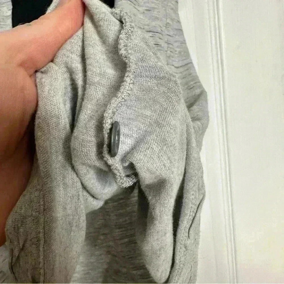 Urbanology T-Shirt V-Neck Grey & Black Size Medium - Picture 9 of 16